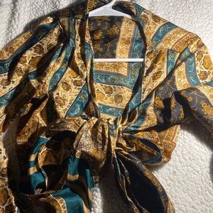 Super cute tie front crop top with flair sleeves